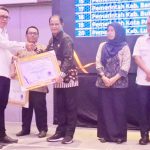 Kadis Pendidikan Bone Terima Penghargaan Ombudsman RI