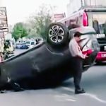 Mobil Seruduk Mobil di Batua Raya Makassar