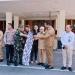 Bantaeng Salurkan Bantuan Pangan Beras Bulog