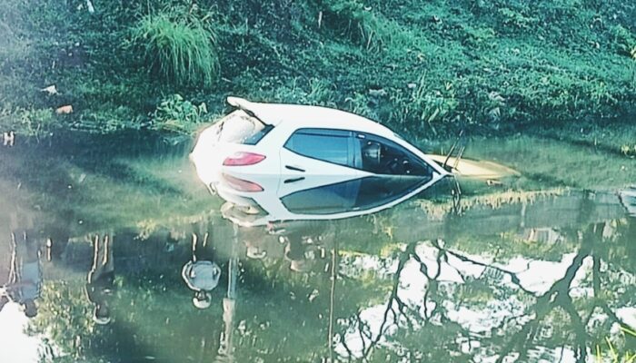 Mobil Brio Terjun Bebas di Kanal Pa’bangiang Tombolo