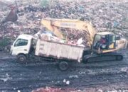 Warga Resah, Sopir Truk Sampah Gerah