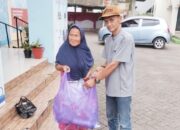 Giat Sang Nenek Ngumpulkan Botol Plastik Bekas