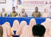 Bupati Husniah Serahkan Bansos KME dan Panti Asuhan