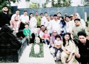 H.Azikin Solthan dan Keluarga Ziarahi Makam Isteri Tercinta