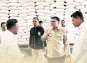 H.Azikin Solthan Tinjau Gudang Bulog Panaikang