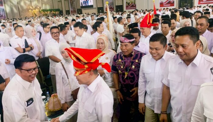 Prof Dasco Kukuhkan Lima Bupati Gabung di Gerindra 