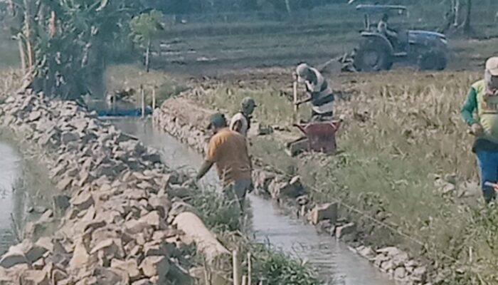 Proyek Irigasi di Barembeng Bontonompo Diduga Mark Up !!