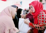 Bupati Husniah Salurkan Bapang Beras di Jenetallasa